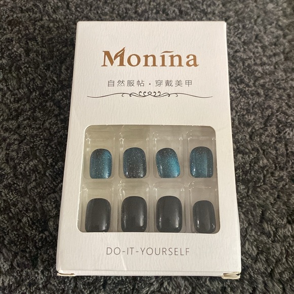 Manicure in minutes! 24 nails in each set! Glue on no mess no stress nails! - Picture 3 of 5